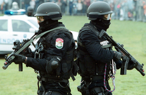 hun_cops.0427.gif