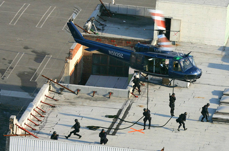 lapd-112404b-004.jpg